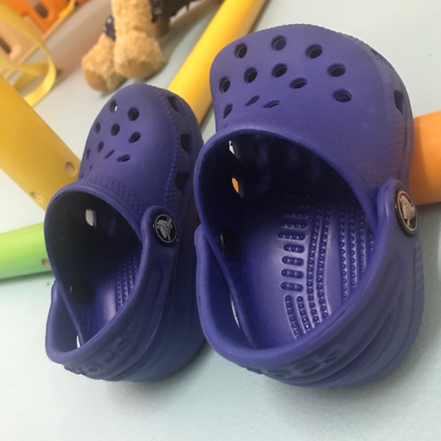 รองเท้า crocs เด็ก มือสอง
