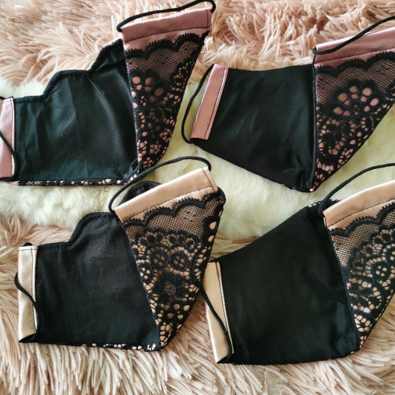 หน้ากากผ้าต่วน​ ผ้าคอตตอนตกแต่งลูกไม้ดำ แมสชมพูโอรส​ แมสชมพูกลีบบัว​ แมสสีแดง​ แมสสีม่วงเทา​ แมส​ 3​ ชั้น​ - รูปที่ 2