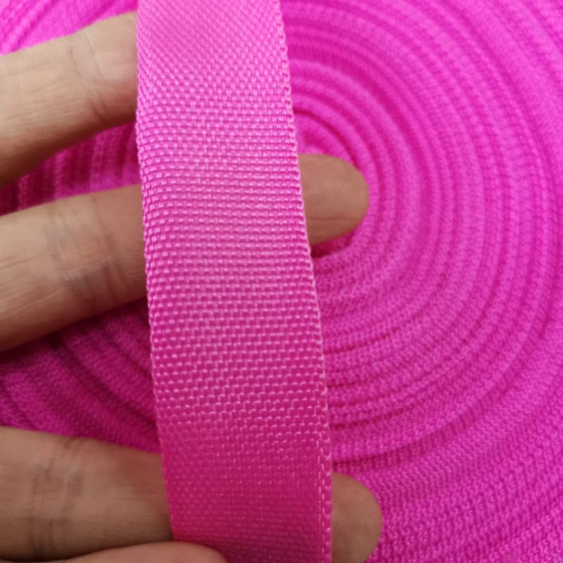สาย สายกุ๊น เนื้อคล้ายไนลอน ทอแบน กว้าง2.2ซม เนื้อบางมาก ยาวประมาณ50เมตร(หนาประมาณ1มม. )สายกุ๊น