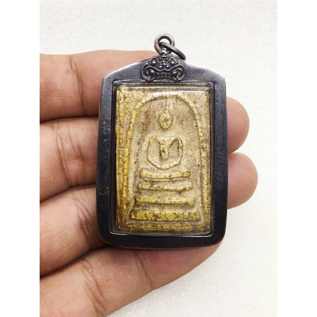 พระสมเด็จวัดระฆัง พิมพ์ใหญ่ พร้อมเลี่ยมกรอบแต่งเงินเก่าพร้อมใช้