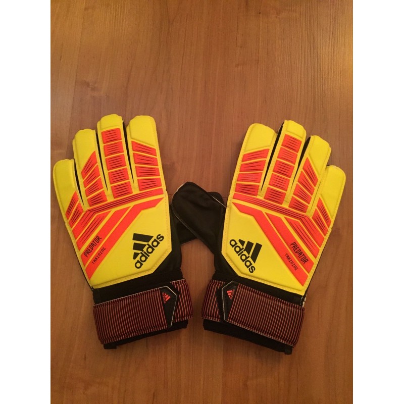 ถุงมือผู้รักษาประตู Adidas Predator Training