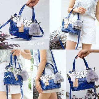 David Jones  ใบนี้ มาพร้อมกับน้องกระต่ายสีเข้า set กับกระเป๋าค่ะ
