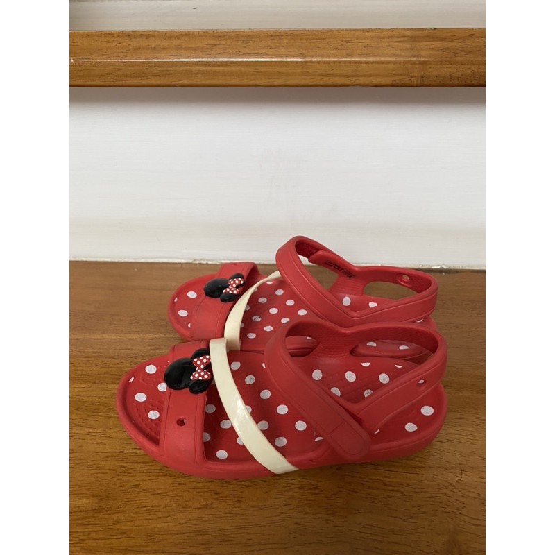 รองเท้าแบรนด์ crocs แท้