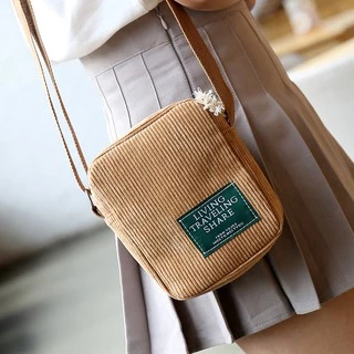 ส่งด่วน GUCSELECTED(B232) กระเป๋าผ้าสะพายข้างสีดำ-หลากสี ป้ายLIVING TRAVELING SHARE