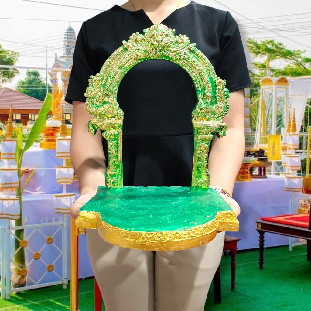 ซุ้มมหาเทวะ เป็นแท่นซุ้มประดับองค์เทพงานอินเดียใต้ กว้าง10นิ้ว สูง13นิ้ว เป็นงานเรซิ่นลงสีปิดทองสวยงาม เหมาะตั้งเทวรูป