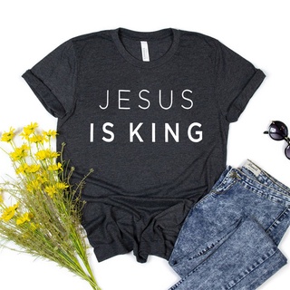 【100% cotton】เสื้อยืด พิมพ์ลายกราฟิก Jesus Is King ศาสนาคริสต์ สําหรับผู้หญิง และผู้ชาย