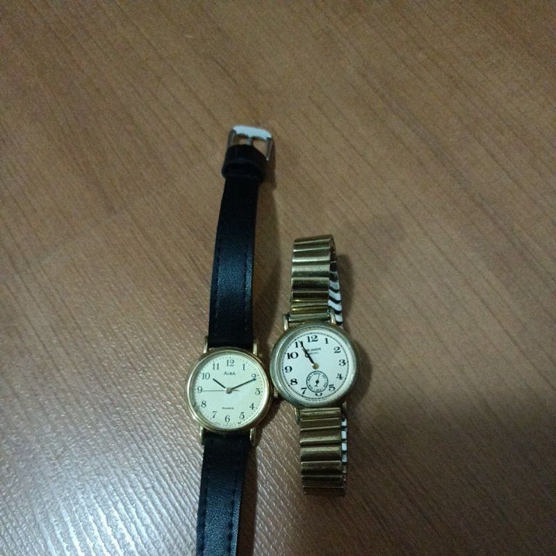 นาฬิกาแบรนด์เนมญี่ปุ่นของแท้ seiko alba มือสองสภาพใช้งานได้ปกติสำหรับการไลฟ์สดเท่านั้น
