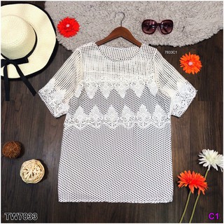 J7833 T-shirt เสื้อคอกลมลายจุดแต่งตาข่ายและลูกไม้