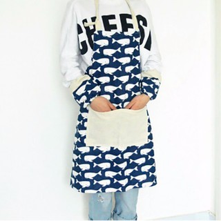 ผ้ากันเปื้อนรวมปลอกแขน ลายวาฬสีน้ำเงิน (Apron witharmband, Blue Whale)