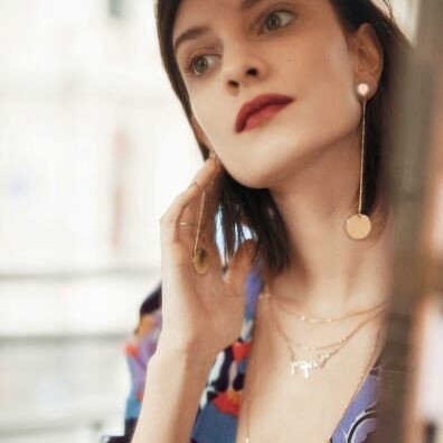 Opaque circle earrings