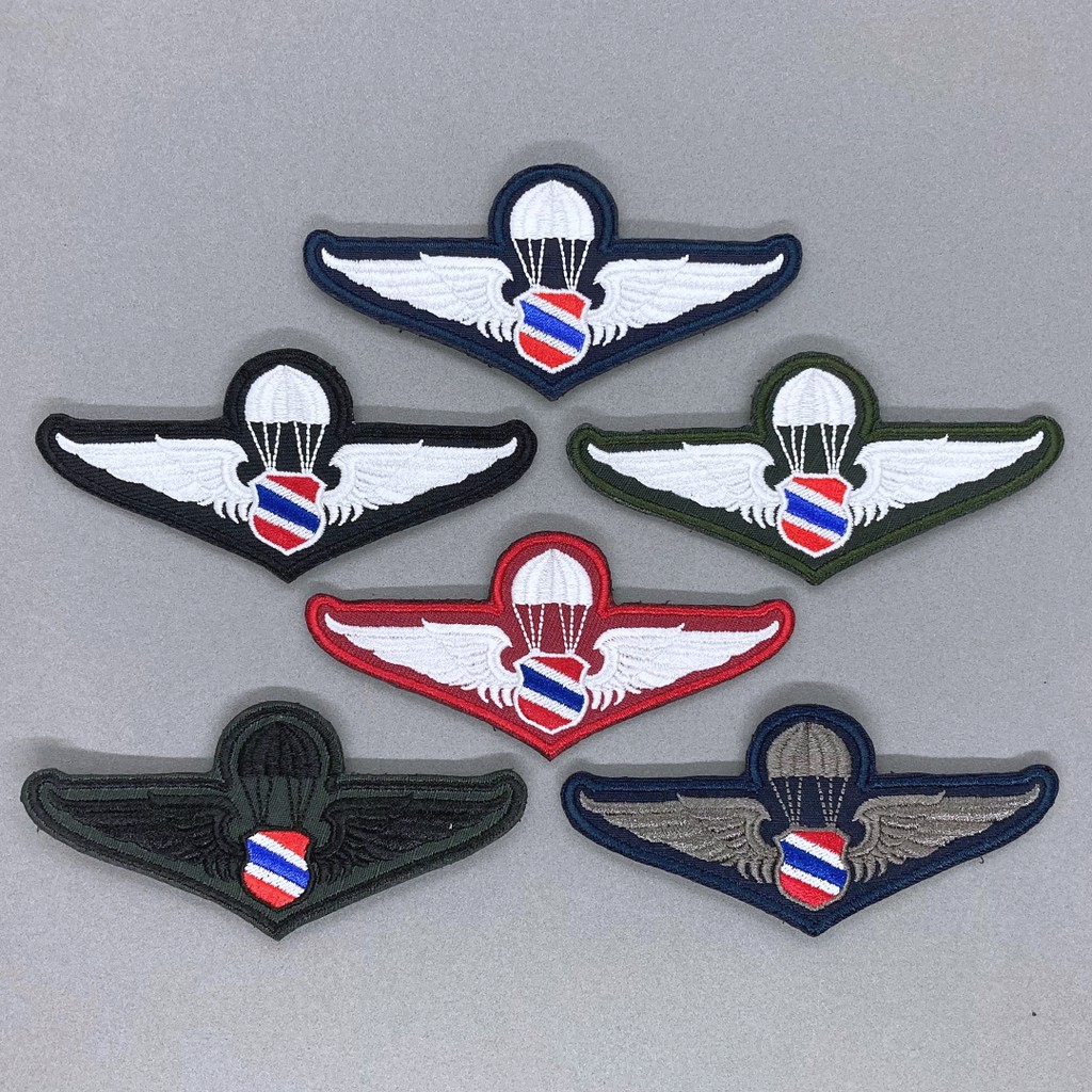 เครื่องหมายผ้า ปีกร่มกิตติมศักดิ์ชั้นที่ 3 ของตำรวจ อาร์มปีกร่มตำรวจ มีทั้งแบบติดตีนตุ๊กแกและไม่ติด