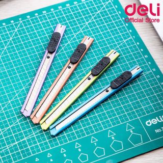 คัทเตอร์เหล็กเล็ก 12 ใบมีด Deli 2066 คละสี