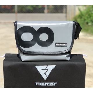 Fighter กระเป๋าสะพายข้าง สีขาวลายเลข 8