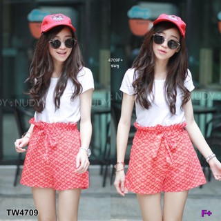 4709 กางเกงลายไทยมาพร้อมเสื้อยืดสีขาว