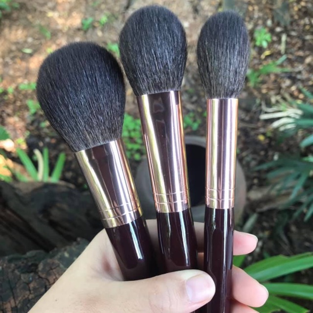 ((พร้อมส่ง)) ครบไซส์ แปรงขนสัตว์แท้ นิ่มมากกก ตีแบรนด์ Charlotte Tilbury มีกล่องครบ