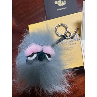 fendi pompom  ของแท้ พร้อมส่ง