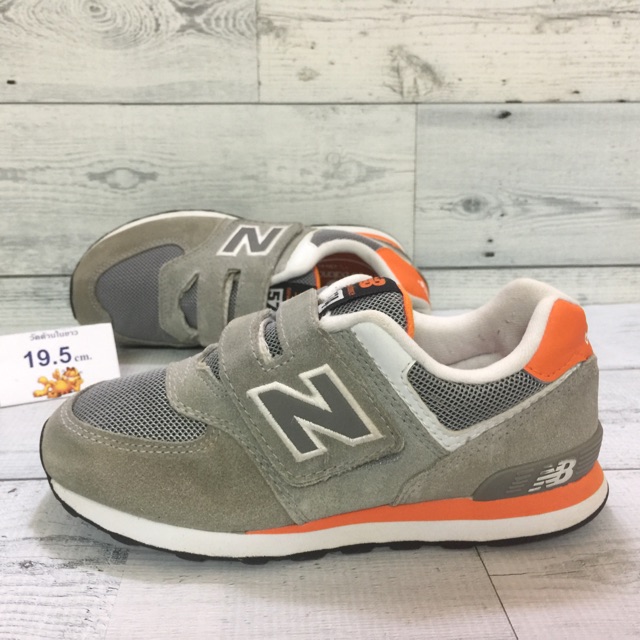 New balance 574 สีเทา สภาพใหม่/วัดด้านใน19.5/รองเท้าเด็กมือสองแบรนด์แท้