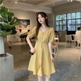 💛 Dion scot dress ชุดเดรสสั้นลายสก็อต กระดุมกลาง ผูกโบว์หลัง เนื้อผ้าโพลีเอสเตอร์ผสมลินิน มี2สี เขียว เหลือง 🌈