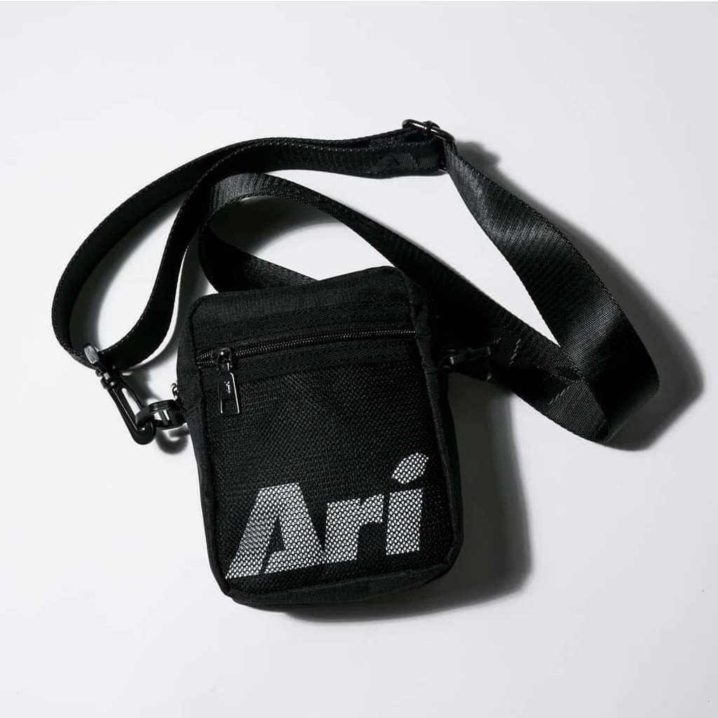 กระเป๋าสะพายข้าง ARI POCKET BAG - OS - BLACKd