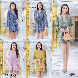 &lt;TW11690&gt;Jumpsuit จั๊มสูทขาสั้นคอวี แขนยาวปลายแขนผูกโบว์ เนื้อผ้าบับเบิ้ลลายสก็อต แต่งกระดุมหิน 3 เม็ด(กระดุมหลอก)