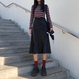 “ ฉัน “ satin skirt (black).