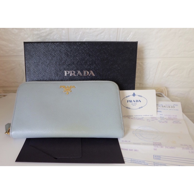 Used Prada Long Wallet แท้100% ตำหนิรองรอยตามรูป อุปกรณ์ครบ ปราด้า พราด้า prada