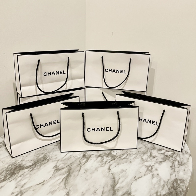 ถุงชาแนล ถุง Chanel 💯 ถุงกระดาษแบรนด์เนม ถุงของขวัญ ของแท้แน่นอน ถุงเครื่องสำอางค์ ถุงสีขาว สีกระดาษสีขาว ถุงเคลือบ