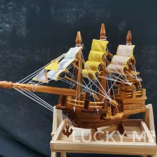 เรือสำเภาทองไม้สักแท้ลงสีเงาใบเงินทอง มีหลายขนาด รายละเอียด​ด้านล่างคะ