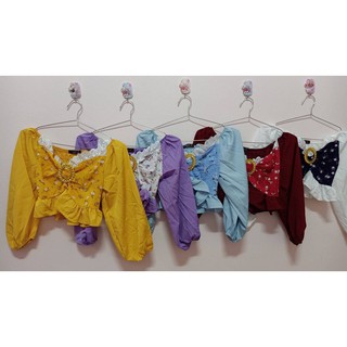 เสื้อครอปแฟชั่น สม็อคเเขนยาว แต่งระบายคอ