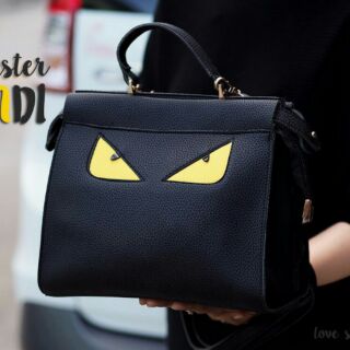 กระเป๋า FENDI หนังนิ่มมาก ใบใหญ่ มีสายสะพาย