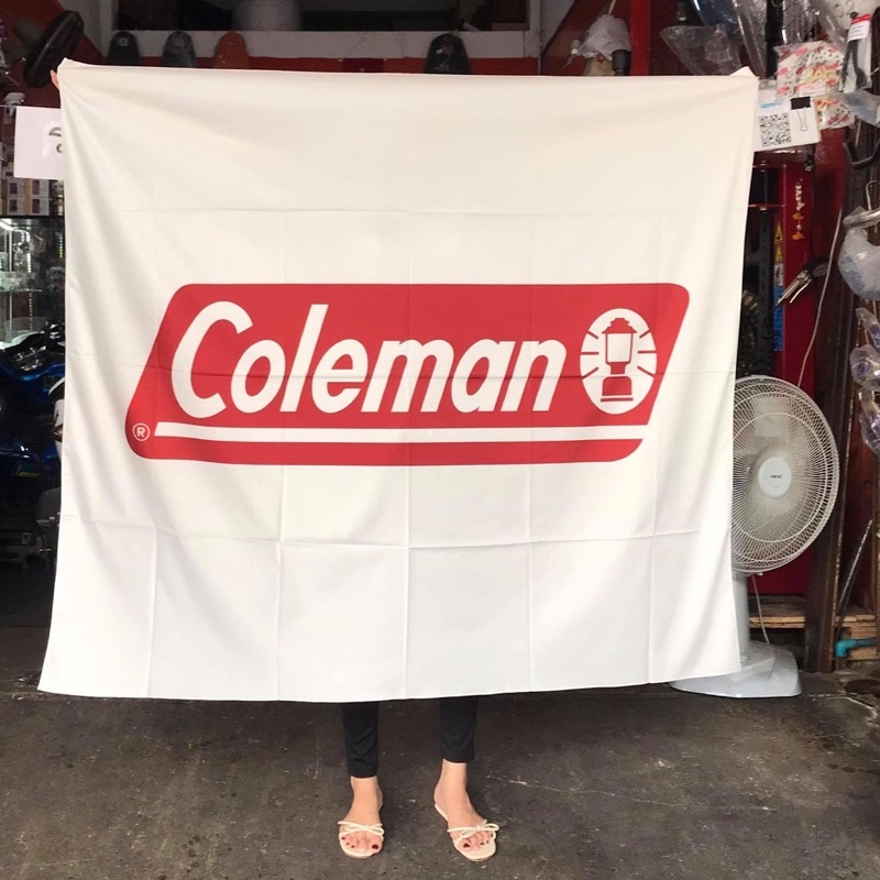 แถมฟรีที่แขวนผนัง พร้อมส่ง ธง Coleman ตกแต่งเต็นท์ ขนาด 130 x 150 cm.