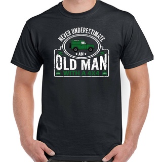 เสื้อยืดโอเวอร์ไซส์เสื้อยืด ทรงหลวม ลาย Land Rover Defender Never Underestimate An Old Man 90 120 140 Svx คุณภาพสูง เหมา