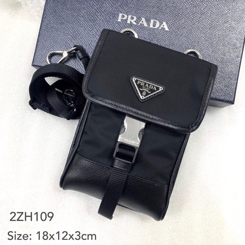 ของแท้ 100% ราคาถูก New Prada phone holder 2zh109