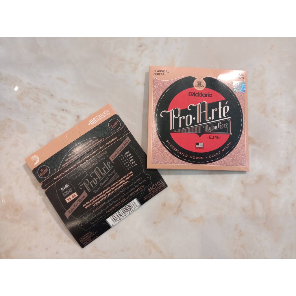 D'ADDARIO สายกีต้าร์คลาสสิค ไนล่อน Pro-Arte EJ45 (028-043 ) + ปิ๊ก 3