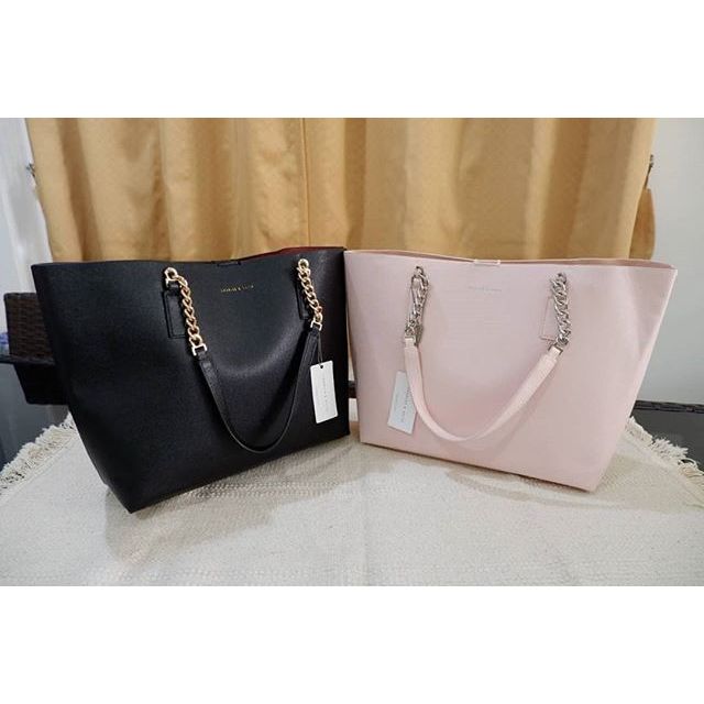 charles & keith oversized chain strap bag