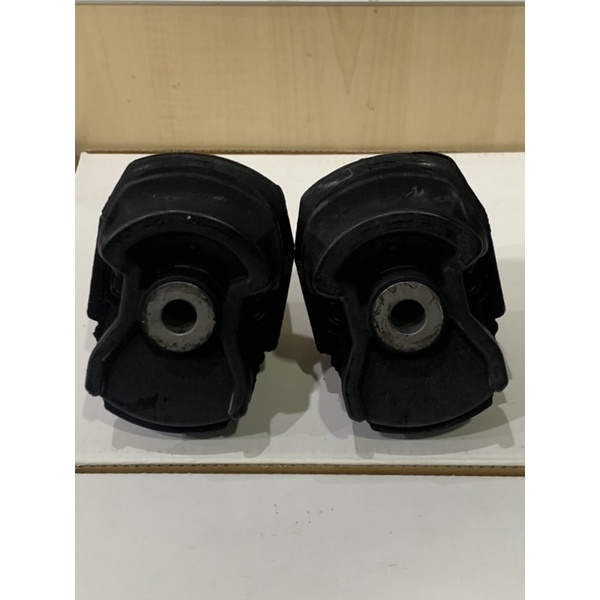 บู๊ชคานหลัง TOYOTA ALTIS ปี 2014 -2018(48725-02360 ) สินค้ายี่ห้อAXIS JAPAN แท้ ได้ 2ตัว