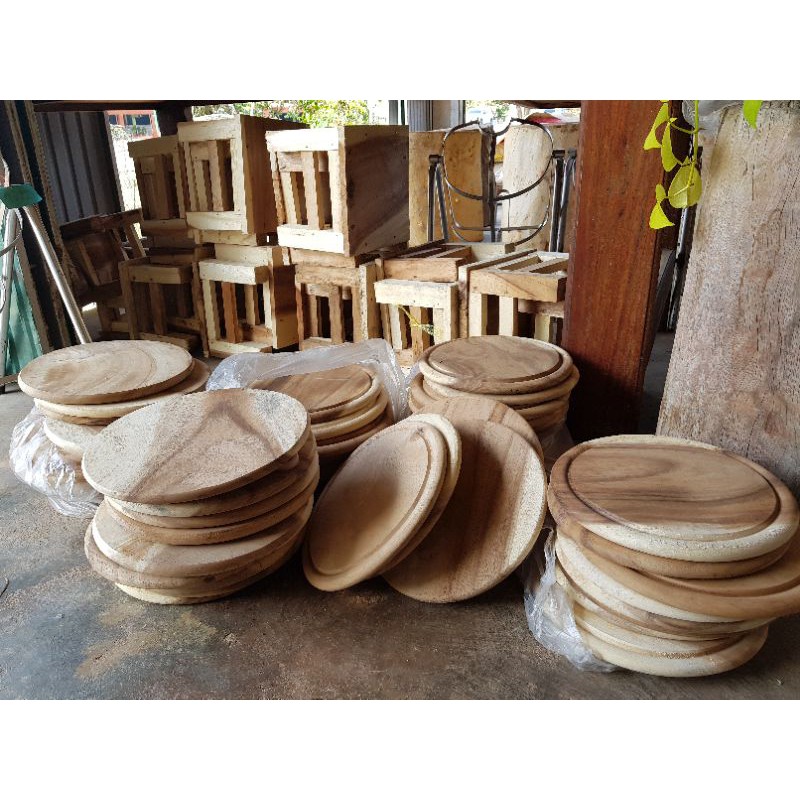 เขียงไม้ ไม้แผ่นเดียว  กว้าง 9 นิ้ว มีตำหนิตามรอยไม้  (พร้อมส่ง)