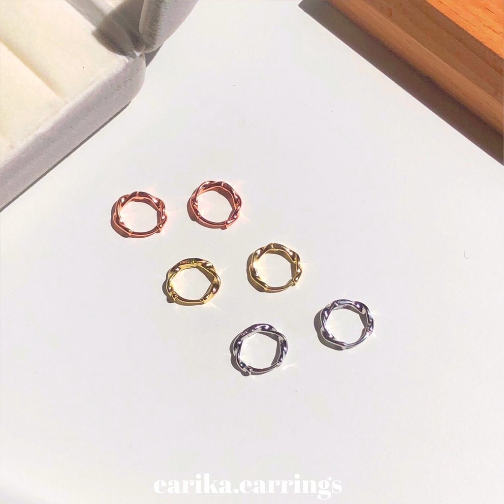 earika.earrings - twist hoop ต่างหูก้านเงินแท้ชุบทองคำขาว/ทอง (มีให้เลือก 3 สี) เหมาะสำหรับคนแพ้ง่าย