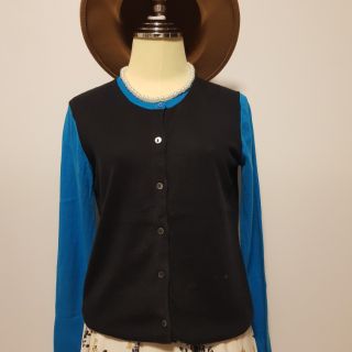 เสื้อแฟชั่นแขนยาวสีดำน้ำเงิน แบรนด์ Uniqlo
