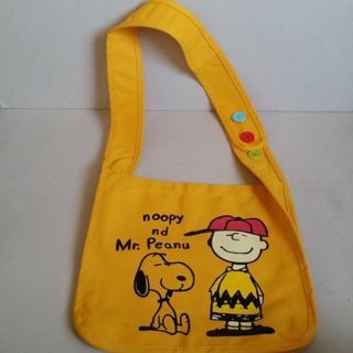 กระเป๋าสะพาย ผ้า ลาย snoopy สนู๊ปปี้ ขนาด 13.5x12.5x3 นิ้ว