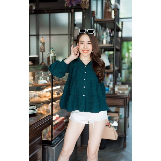 ซซ6401 เสื้อเชิ้ตชั้นๆหน้า แต่งสม็อคช่วงกลางแขน เรียบหรูดูแพงสุดๆ เนื้อผ้าcotton twill สีสวยมากๆ สินค้าพร้อมส่งค่ะ