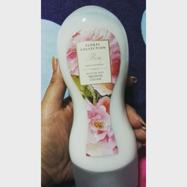 ครีมอาบน้ำกลิ่นกุหลาบ Marks & Spencers Floral Collection Rose Moisture