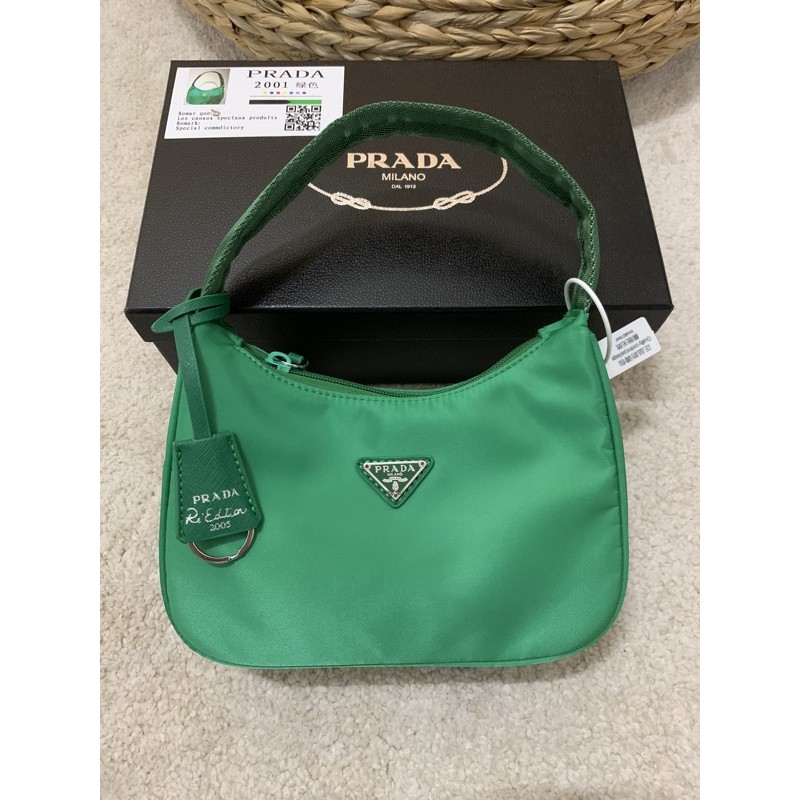 กระเป๋า Prada Hobo Nylon bag สีเขียว กระเป๋าสะพายไหล่ New!! ของใหม่!!