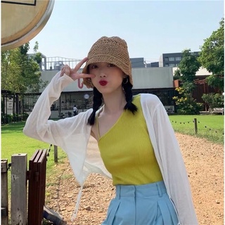 เสื้อสายเดี่ยวเฉียงเปิดไหล่สีเขียวฟรุ้งฟริ้ง 💚