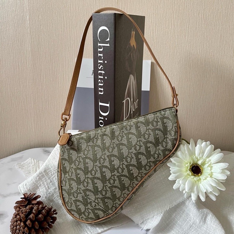 กระเป๋า Dior vintage Saddle hobo bag in green