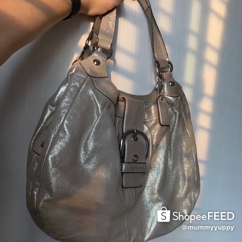 [กระเป๋า Y2K] COACH รุ่น F15075 Champagne Metallic Soho Lynn Shimmer Leather Tote Purse Shoulder Bag แท้ ❗️✨ มือสอง‼️