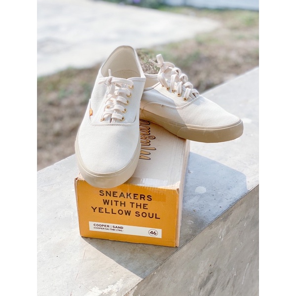 Mustard Sneakers รุ่น Cooper in Sand มือสอง สภาพดี