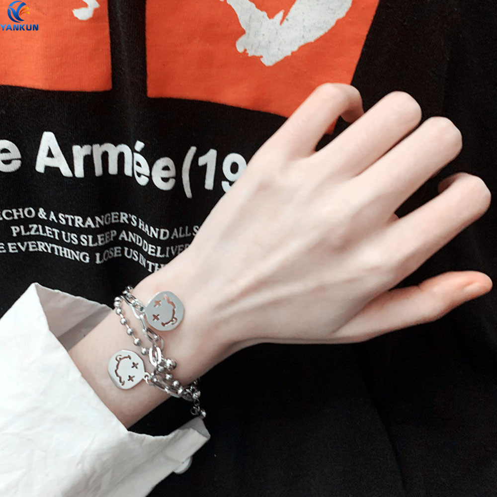 BREEZE ( Cod ) สร้อยข้อมือโซ่ แบบสองชั้น จี้รูปการ์ตูนหน้ายิ้ม สําหรับผู้ชายและผู้หญิง