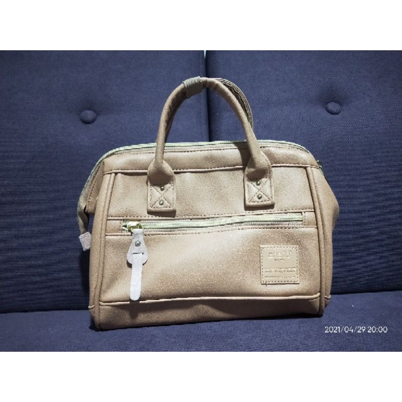 กระเป๋าสะพายข้าง Anello