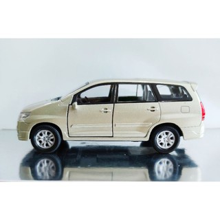 โมเดลรถเหล็ก Toyota Innova รถยาว 11.5 ซม มีลาน ประตูเปิดได้ ไม่มีกล่อง